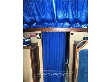 Bertram Yacht 28' SF