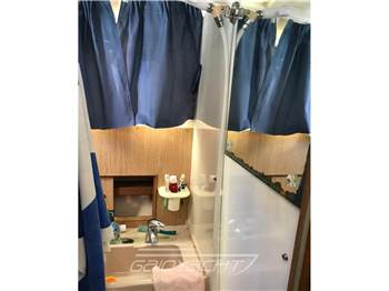 Bertram Yacht 28' SF