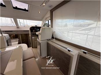 Austin Parker 48 Sundeck