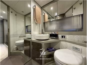 Austin Parker 48 Sundeck