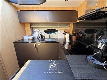 Princess Yachts V57
