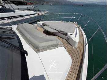 Princess Yachts V60