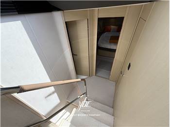 Princess Yachts V60