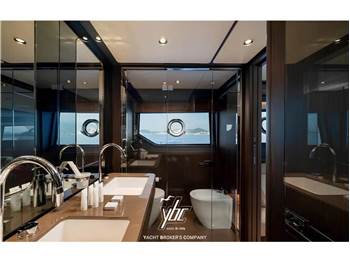 Ferretti Yachts 860