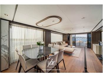 Ferretti Yachts 860