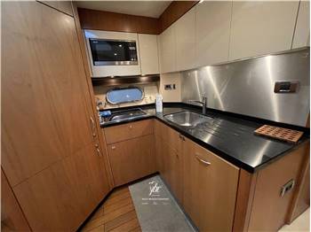 Sunseeker Yachts Predator 64