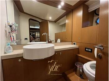 Ferretti Yachts 630