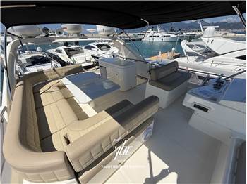 Ferretti Yachts 630