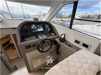 Austin Parker 48 Sundeck