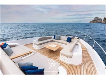 Ferretti Yachts 860