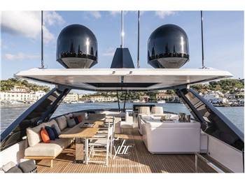 Ferretti Yachts 860