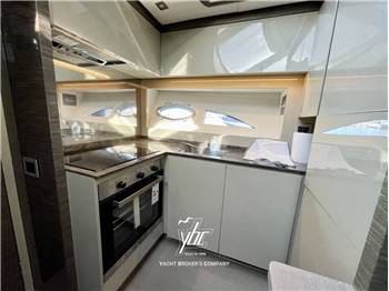 Austin Parker 48 Sundeck