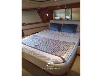 Ferretti Yachts 590