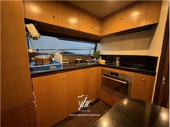 Ferretti Yachts 630