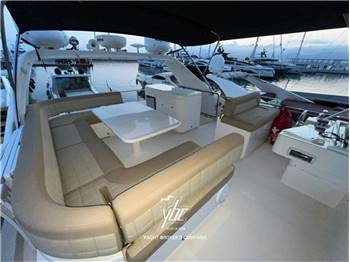 Ferretti Yachts 630