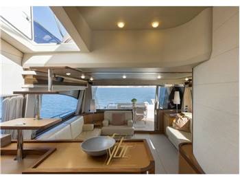 Ferretti Yachts 681