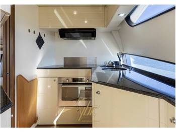 Ferretti Yachts 681