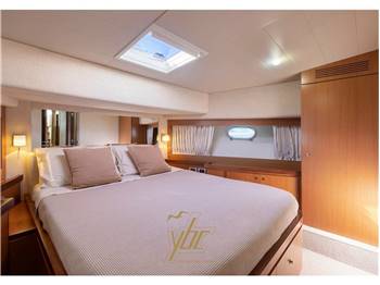 Ferretti Yachts 681
