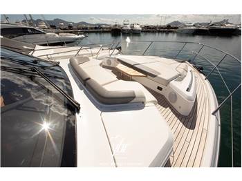Princess Yachts V60