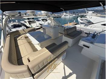 Ferretti Yachts 630