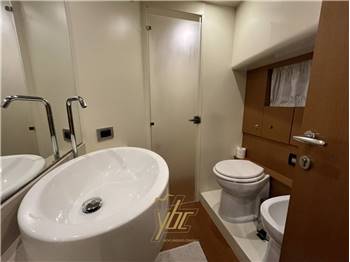 Ferretti Yachts 630