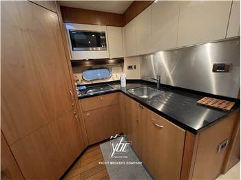Sunseeker Yachts Predator 64