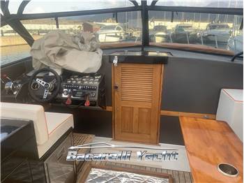 Magnum Marine 38 Super Sport HT
