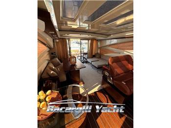 Azimut 68S