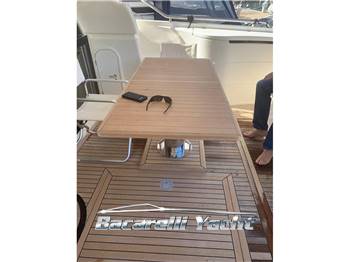 Ferretti 550