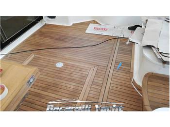 Ferretti 550