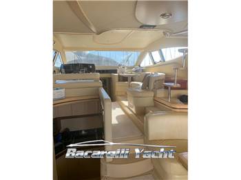 Ferretti 550