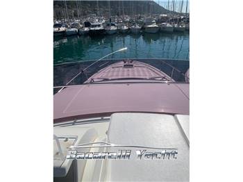 Ferretti 550