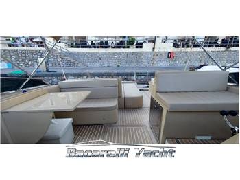 Tornado 38 Flush Deck