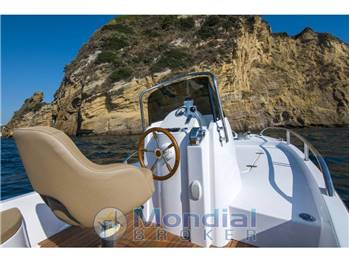 MIMI LIBECCIO  6.5 CENTER CONSOLE
