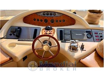 AZIMUT 62