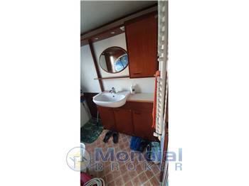 HOUSE BOAT HOUSE BOAT