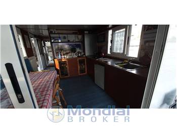 HOUSE BOAT HOUSE BOAT