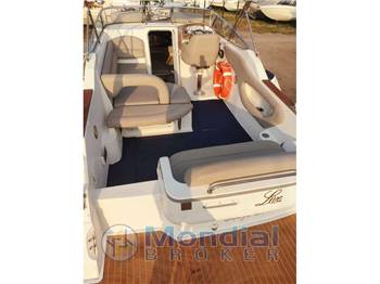 Wellcraft 24 Cabin