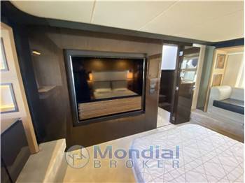 Azimut 77S