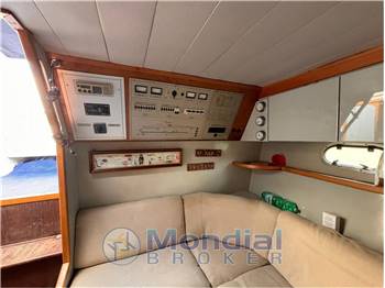 Ferretti Altura 35
