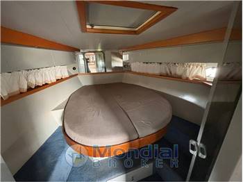 Ferretti Altura 35