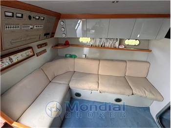 Ferretti Altura 35