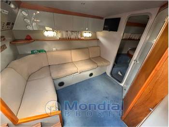 Ferretti Altura 35