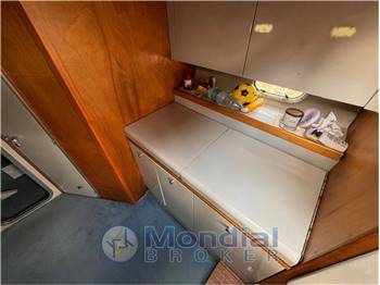 Ferretti Altura 35