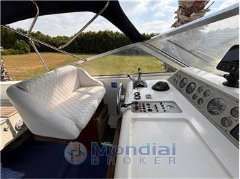Ferretti Altura 35