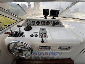 Ferretti Altura 35