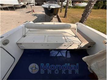 Ferretti Altura 35