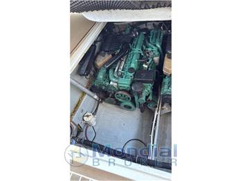 Tornado 38 Flush Deck