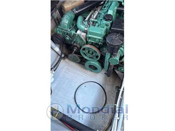 Tornado 38 Flush Deck