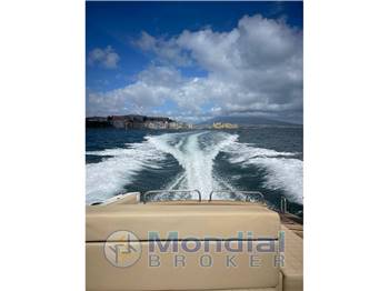 Tornado 38 Flush Deck